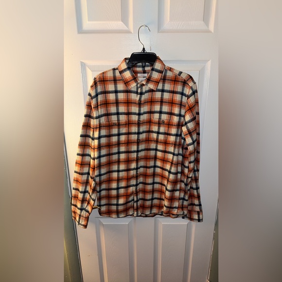 Men’s Gap Flannel Button Down - Picture 1 of 4